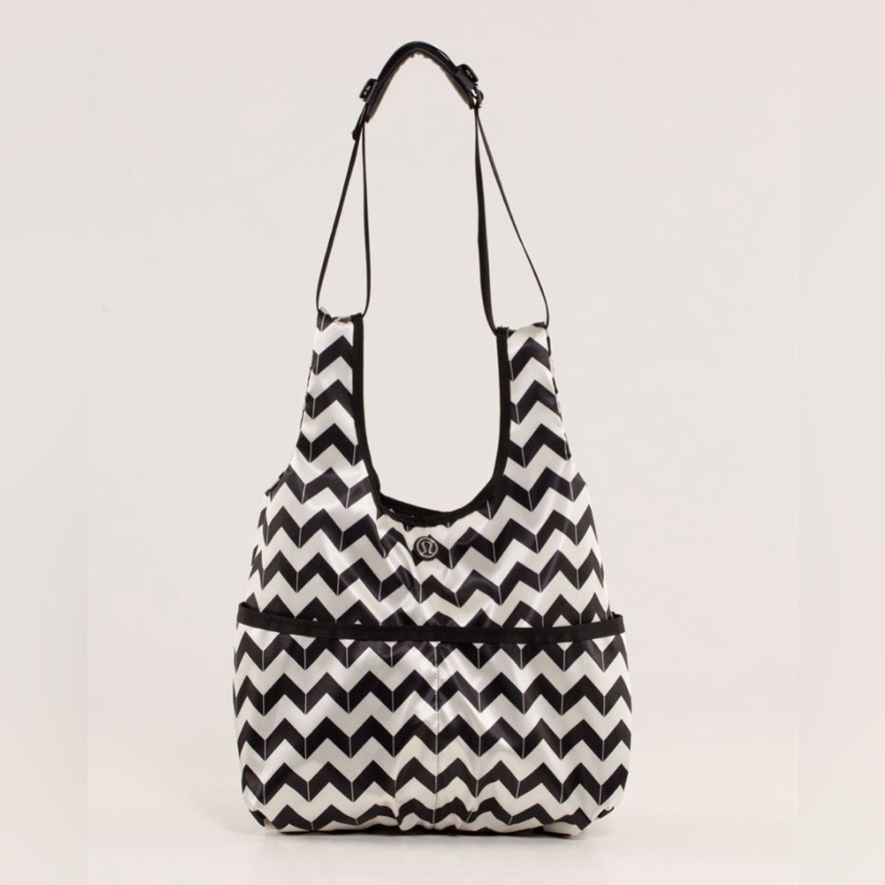 Lululemon Post Savasana Tote
Arrow Chevron Polar Cream Black